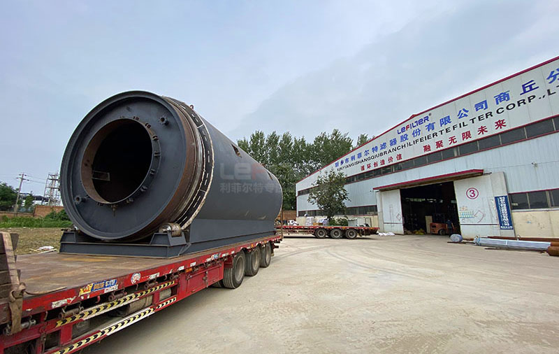 間歇式廢輪胎煉油設(shè)備實拍圖