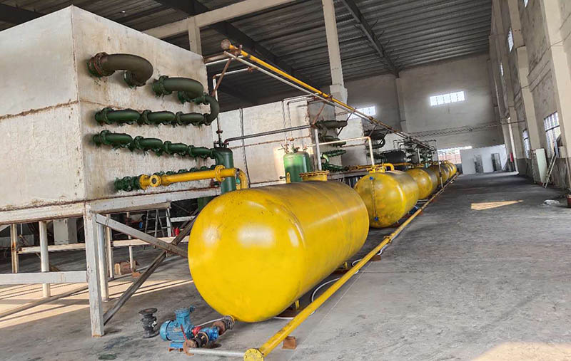 間歇式塑料煉油設備生產現場