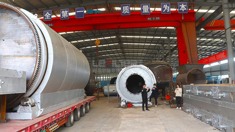 油泥熱解設(shè)備裝車(chē)發(fā)貨 (1) 油泥熱解設(shè)備裝車(chē)發(fā)貨