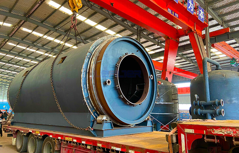 廢輪胎煉油設備正在裝車 (1)