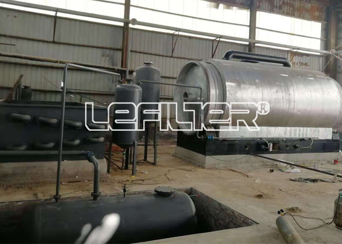 廢塑料裂解煉油現場