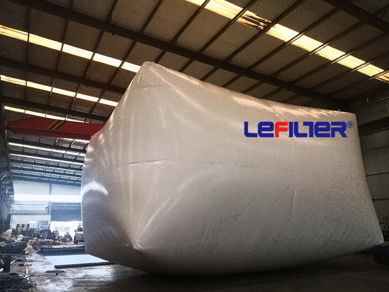 奶白色儲氣袋。