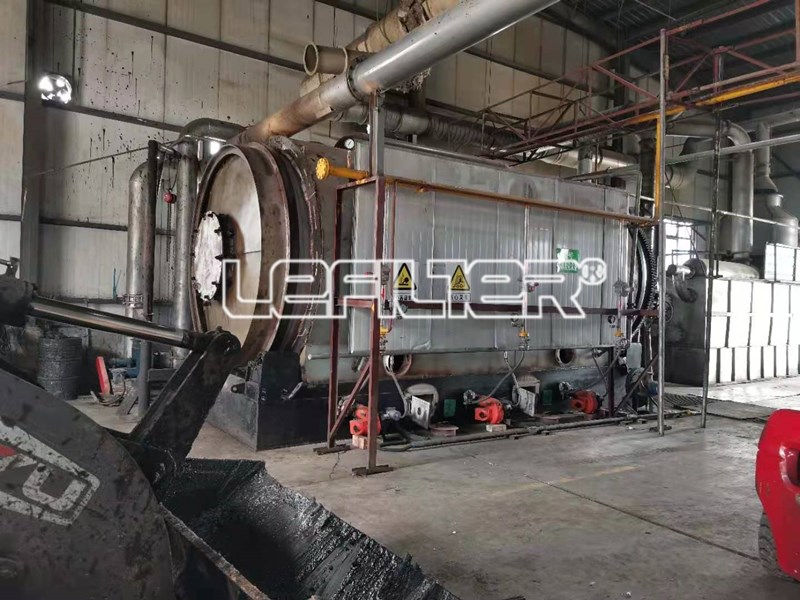 油泥熱裂解煉油設(shè)備現(xiàn)場